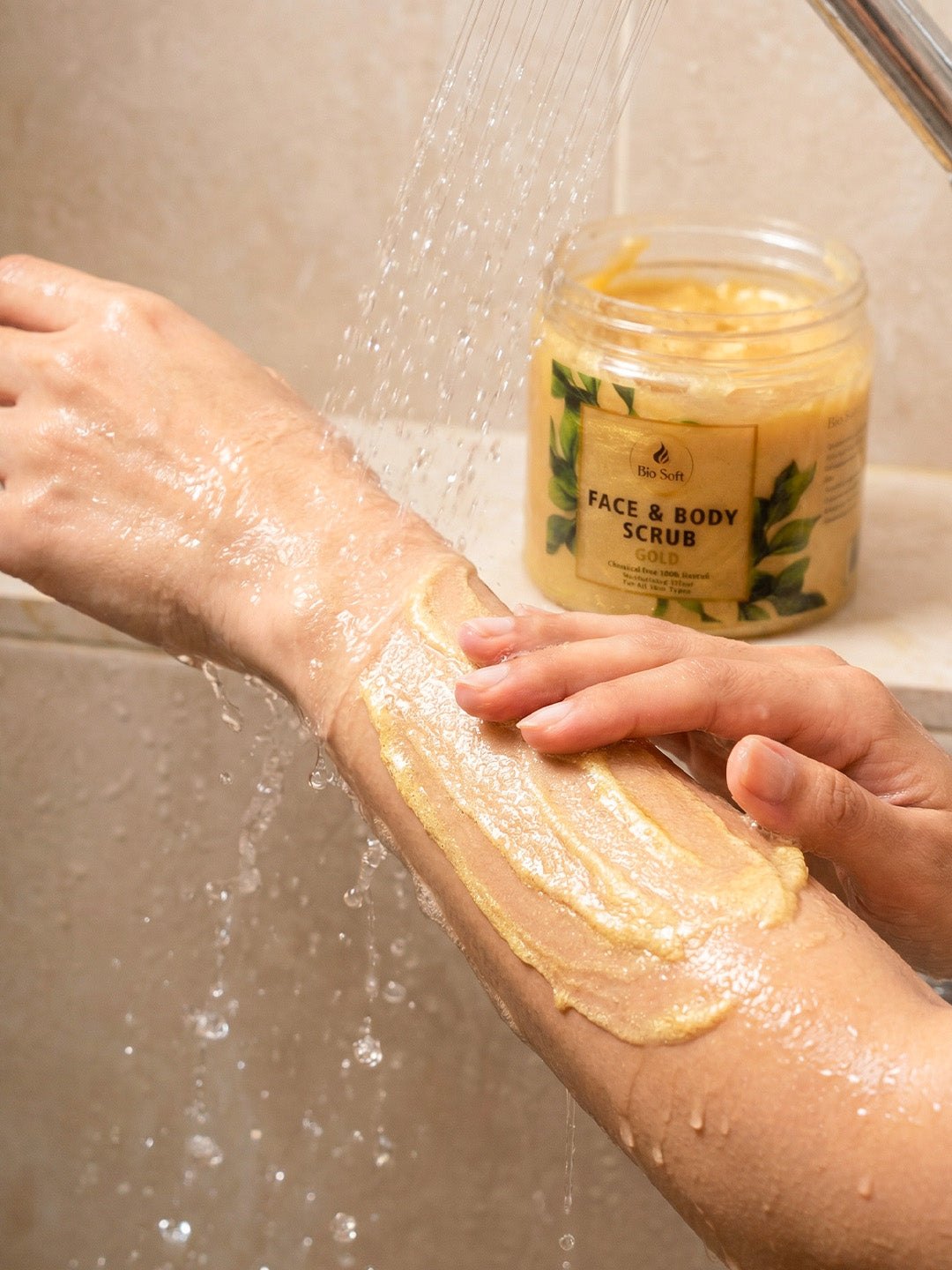 مقشر بيو سوفت الذهبي للوجه والجسم