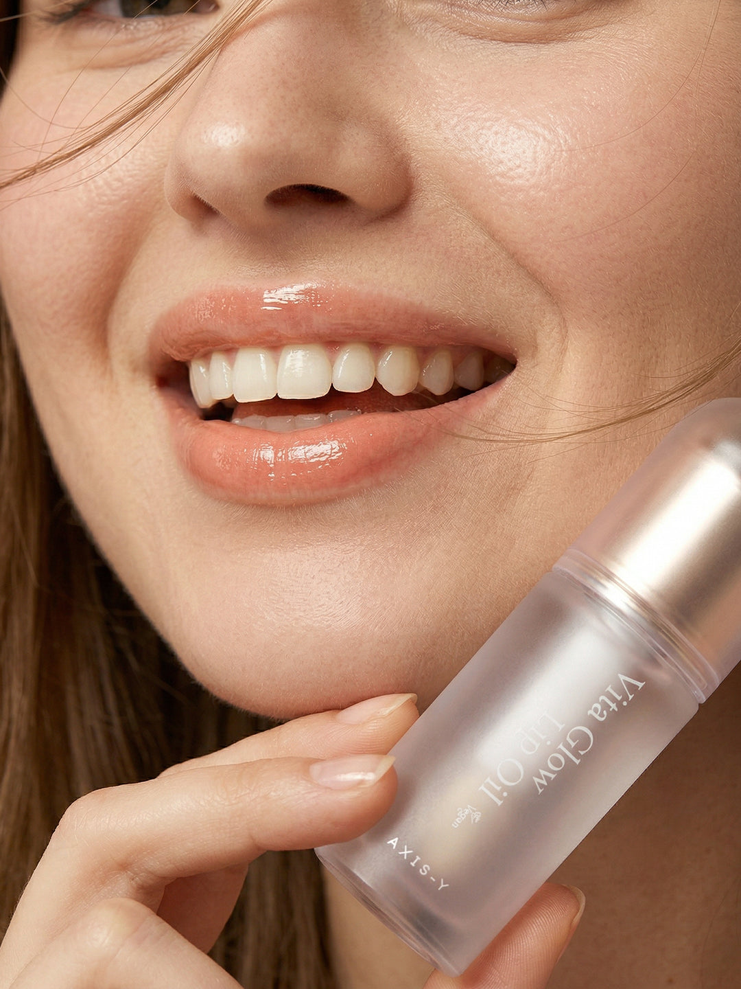Axis-Y Vita Glow Lip Oil - Dreamy Olive 1