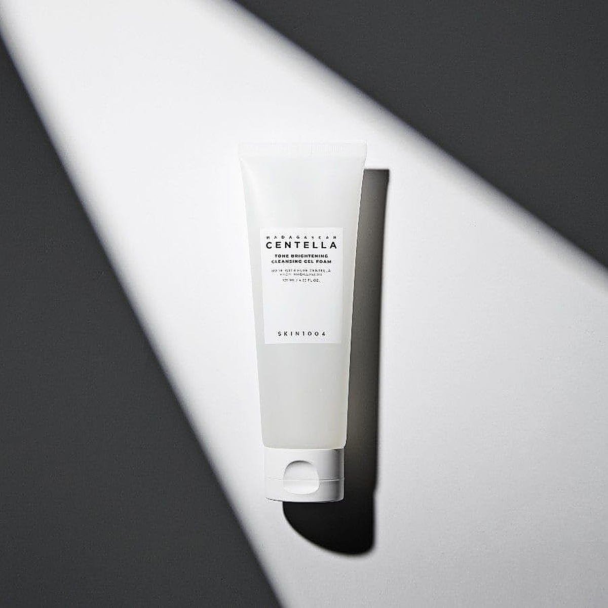 Skin1004 Madagascar Centella Tone Brightening Cleansing Gel Foam 1